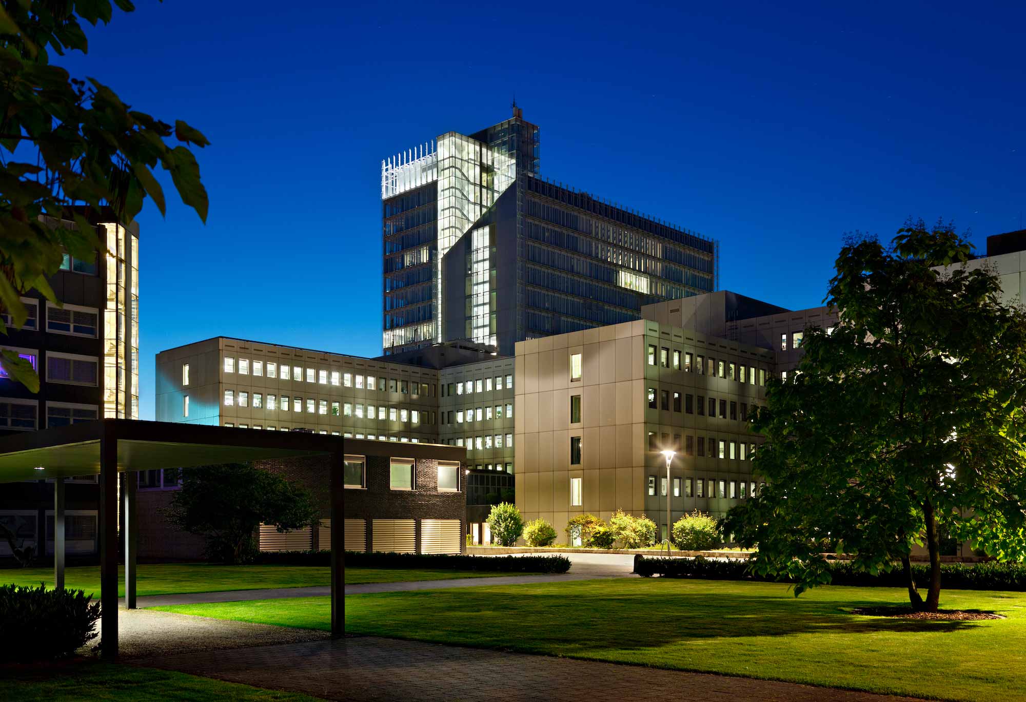 modern-office-buildings-at-night-PKC5TWQ.jpg modern-office-buildings-at-night-PKC5TWQ.jpg